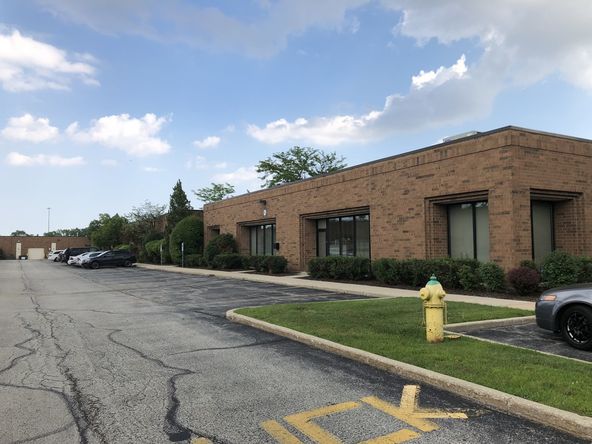 Elmhurst Metro Court: 747 Church Road, Elmhurst, IL 60126